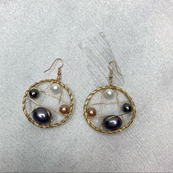 Women's fashion hoop Gold-Tone pearl earrings - Picture 2 of 5